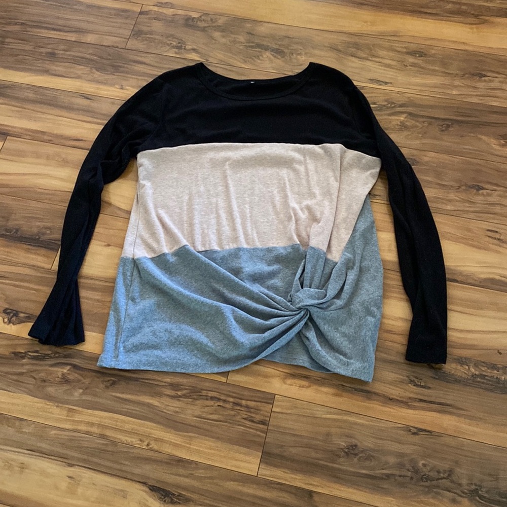 Boutique top with twist knot in front. Size XL